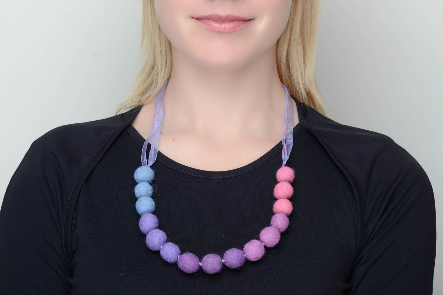 Beautiful wool felted bead necklace photo 5
