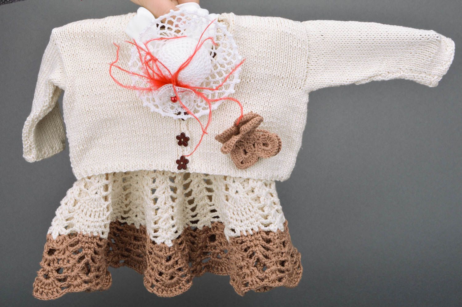 Комплект одежды для малышки ажурное платье кофта и повязка на голову вязанные фото 4