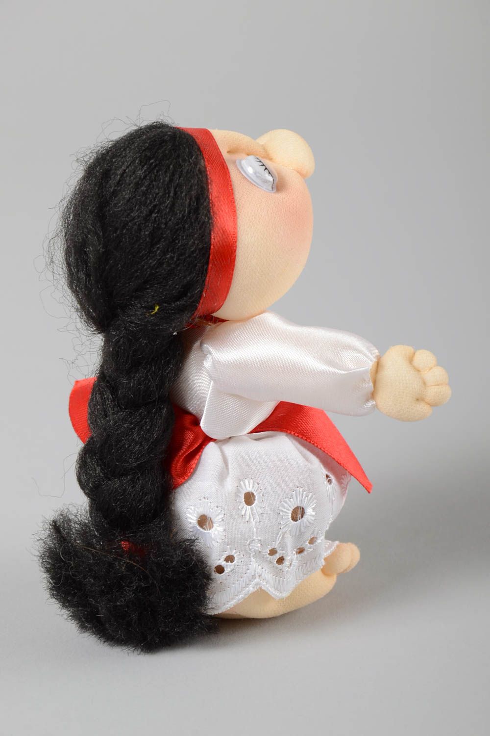 Игрушка ручной работы декор для дома интерьерная игрушка в виде куклы красивая фото 4