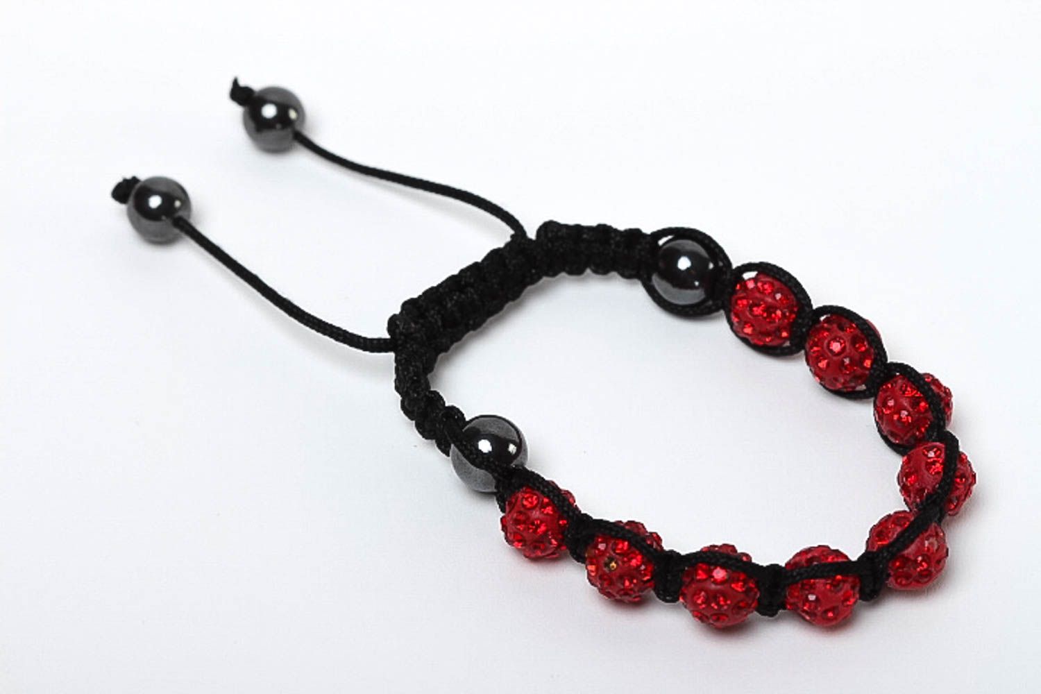 Bracelet tendance Bijou fait main en rouge et noire design Accessoire femme photo 2