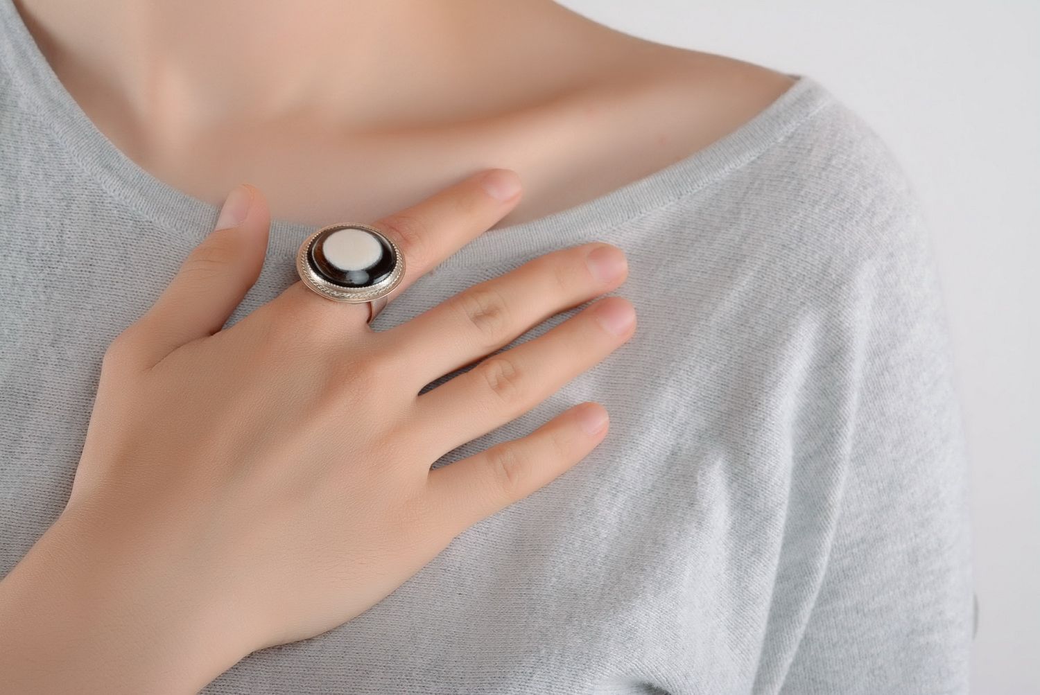 Серебряное кольцо с рогом фото 1