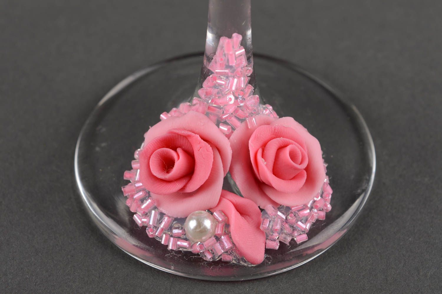 Flûtes à champagne fait main Vaisselle déco en verre cœurs roses Cadeau original photo 3