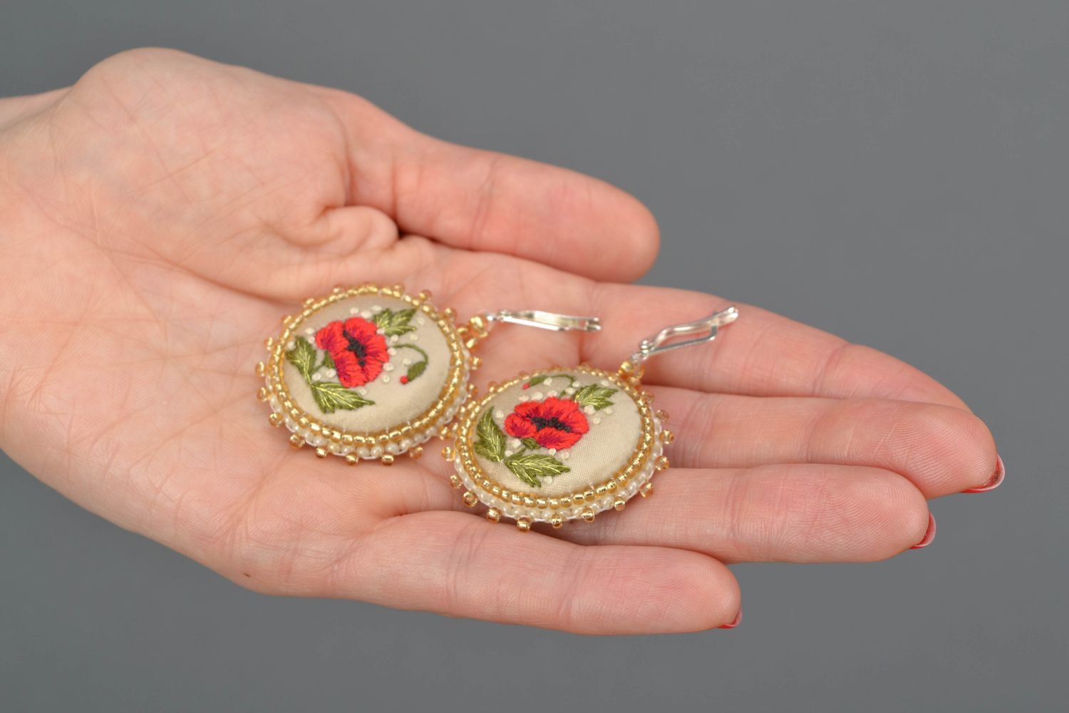 Round satin stitch embroidered earrings Red Poppies photo 2