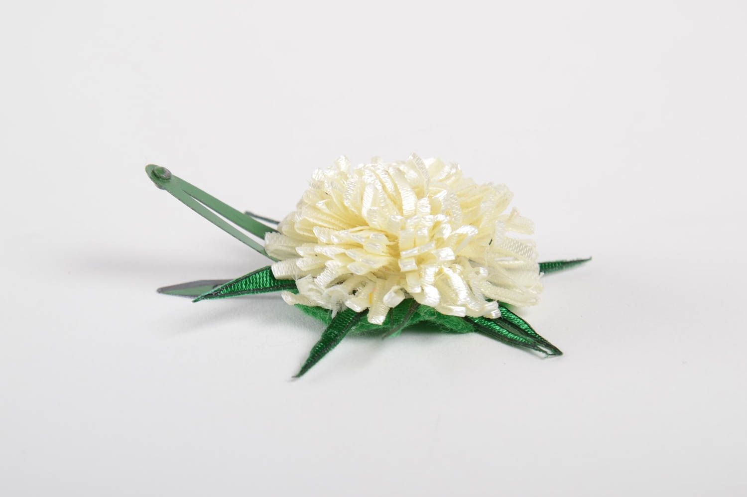 Barrette à cheveux clic clac fleur blanche en rubans tissu polaire faite main  photo 5