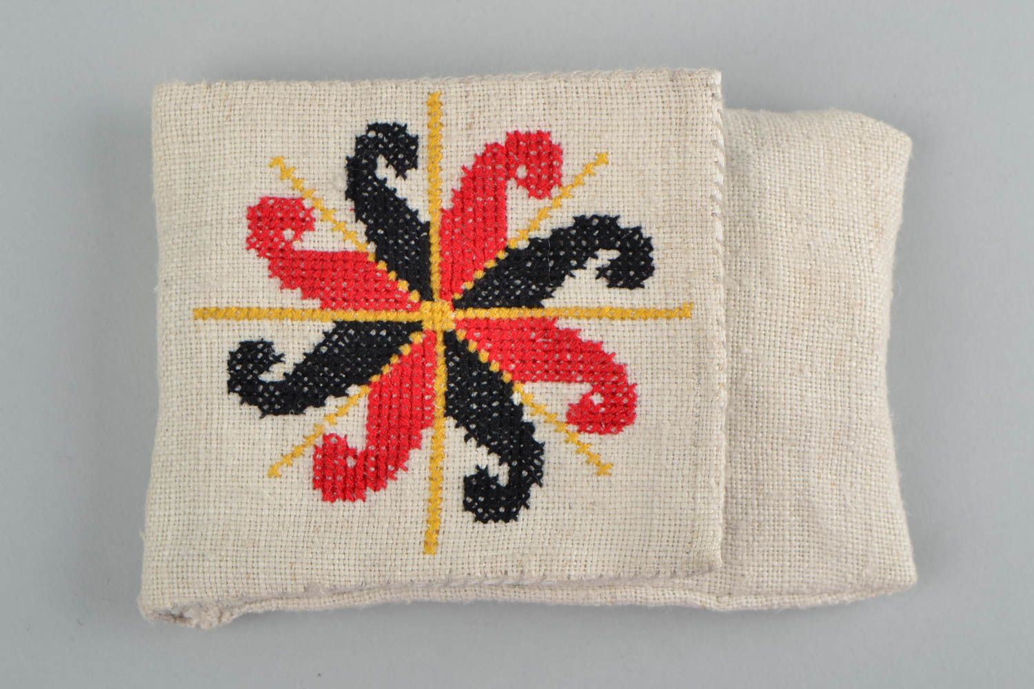 Originelle Handytasche aus Textil mit Stickerei weiß rot handmade Accessoire  foto 3