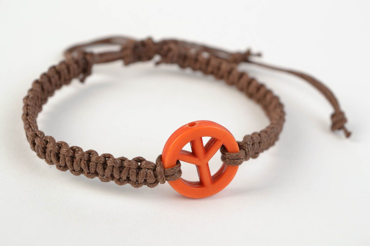 Bracelet tressé en fils de coton avec symbole de la paix orange fait main photo 3