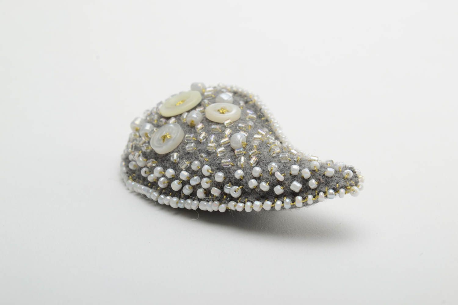 Broche grise en laine perles de rocaille paillettes faite main grande Goutte photo 4