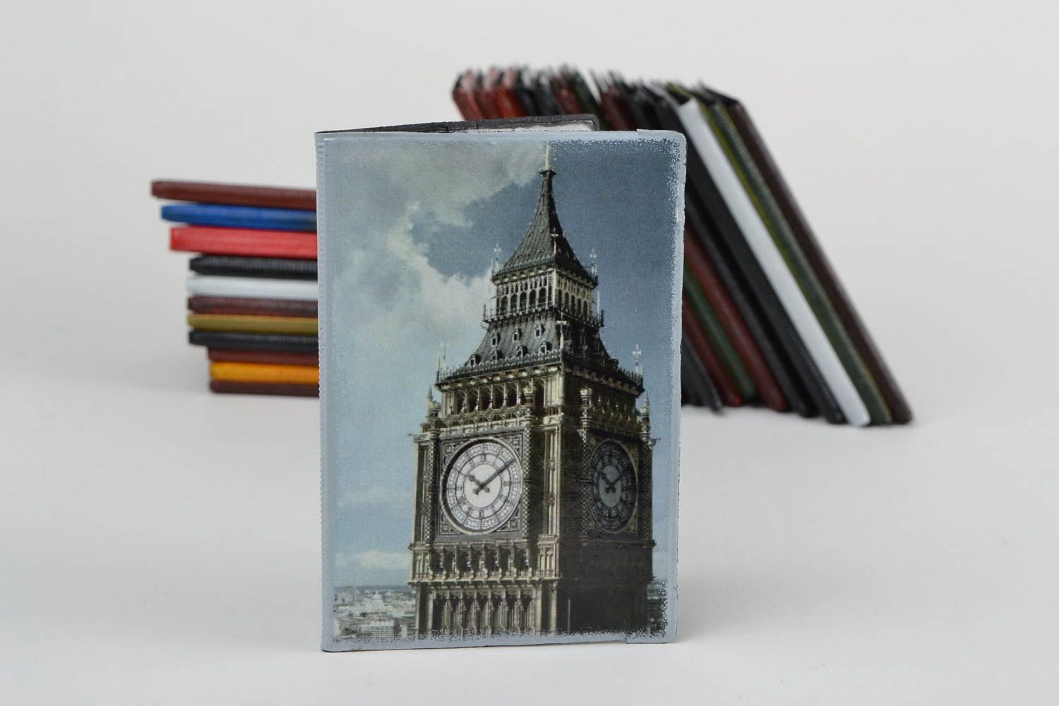 Funda para pasaporte hecha a mano de cuero artificial decoupage Big Ben foto 1