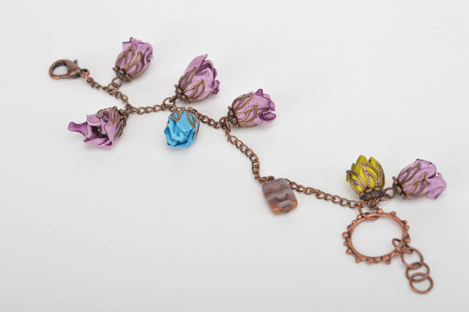 Bracelet fantaisie Bijou fait main breloques fleurs en rubans Accessoire femme photo 3