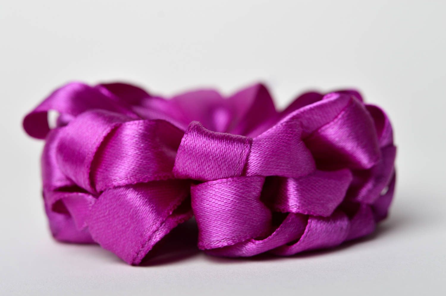 Broche fleur violette Bijou fait main en rubans de satin Cadeau fille original photo 3