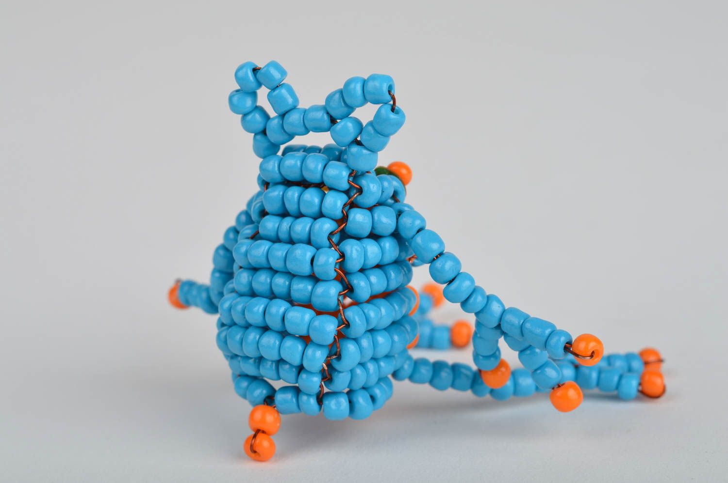 Пальчиковая игрушка лягушка синяя забавная из китайского бисера ручной работы фото 3