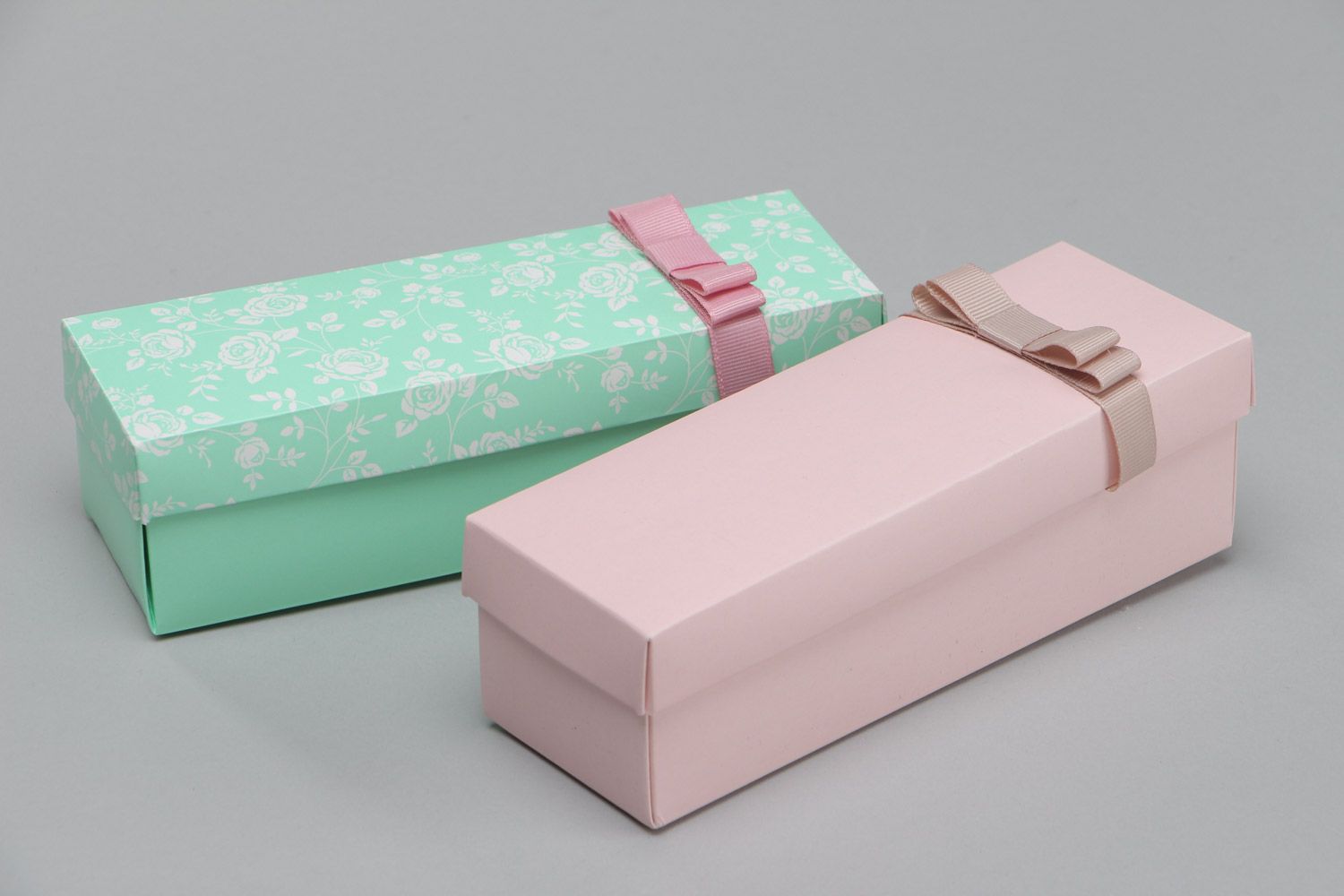 Set of mint and pink handmade cardboard gift boxes with bows 2 pieces photo 3