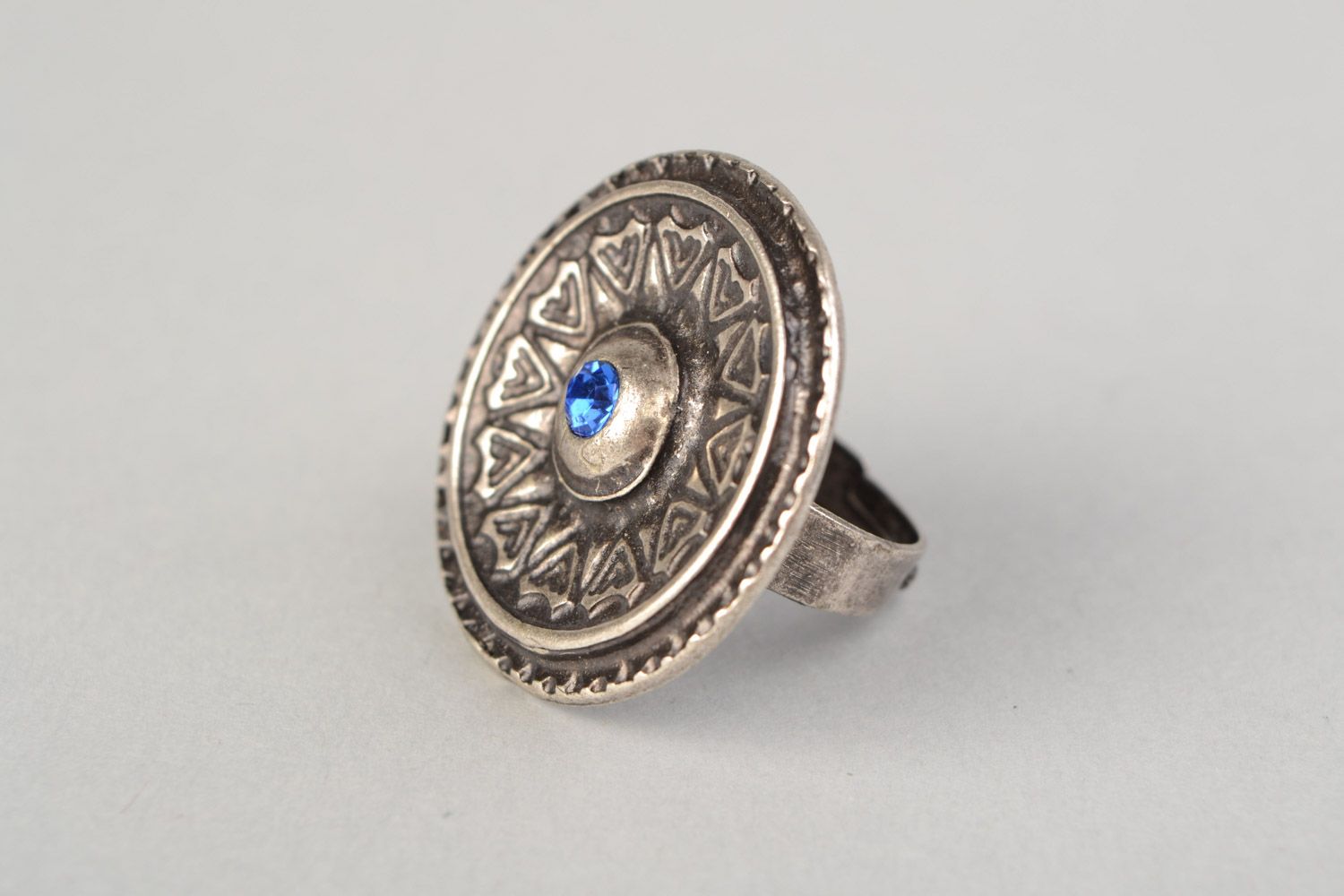 Металлическое кольцо со стразом ручной работы круглое в этно-стиле женское фото 5