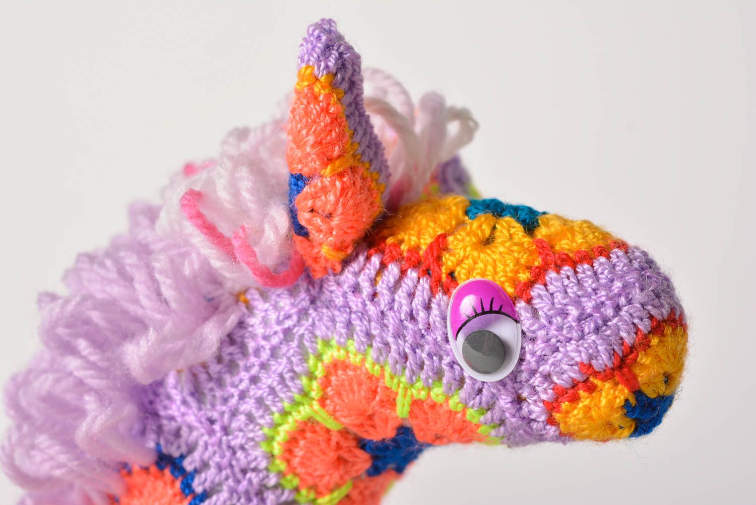Peluche cheval Jouet fait main rose à fleurs tricoté au crochet Cadeau enfant photo 2