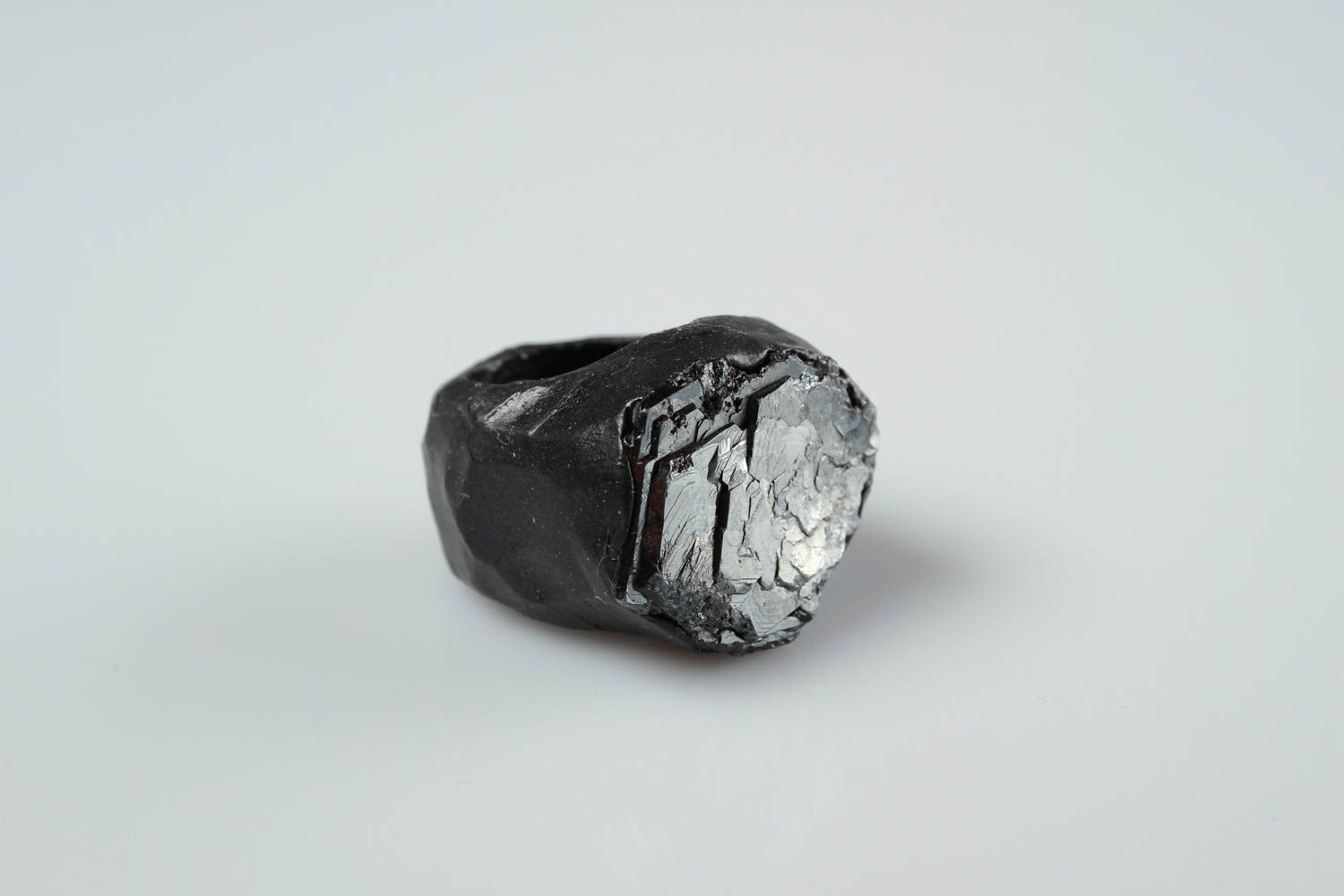 Кольцо ручной работы украшение из полимерной глины украшение кольцо черное фото 2