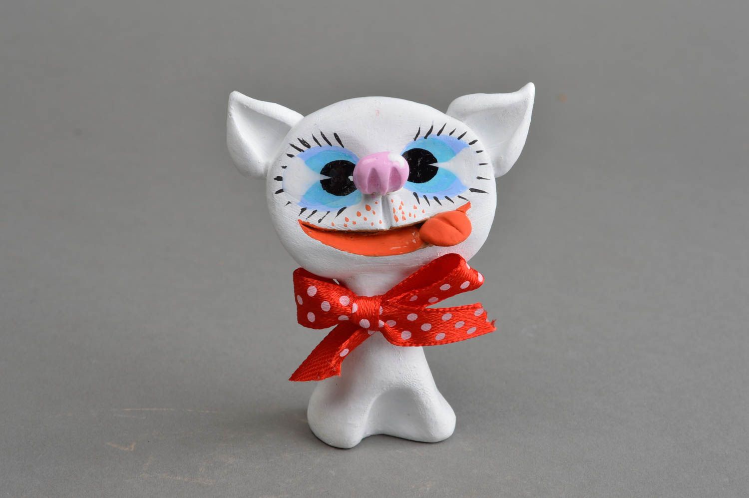 Figura de barro artesanal decoración de hogar regalo para amigos gato con cinta foto 2
