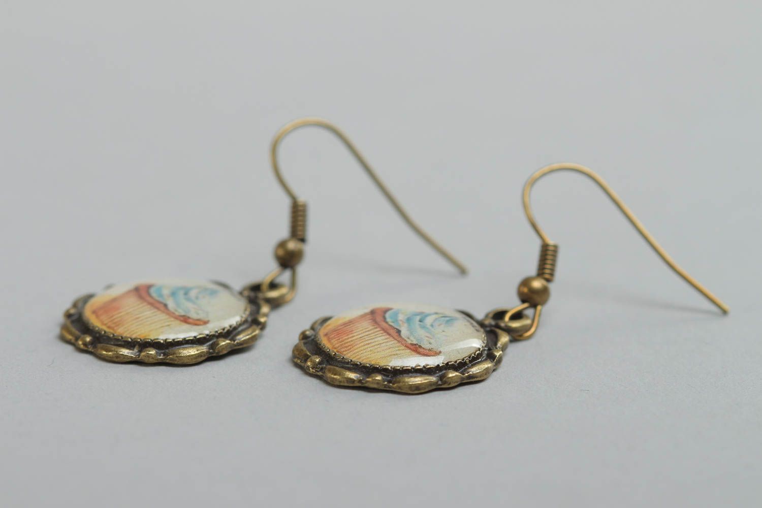 Handmade round earrings with metal basis and imagery of cakes coated with glass photo 3