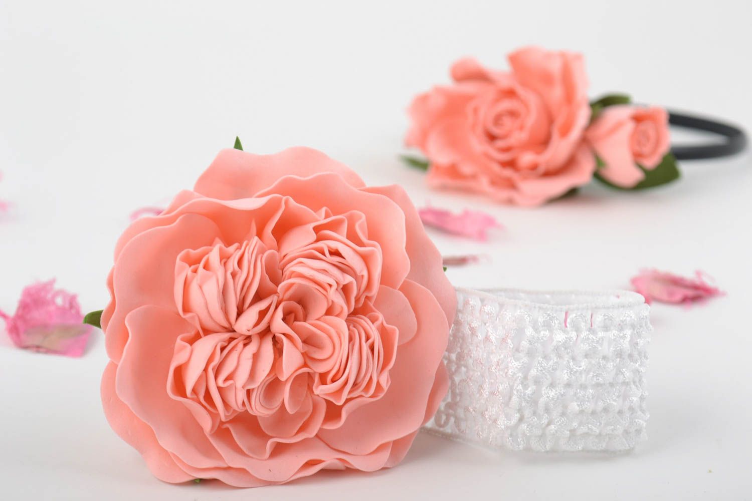 Haarband mit Blumen Handgemachter Schmuck Accessoires für Haare weiß rosa schön foto 1