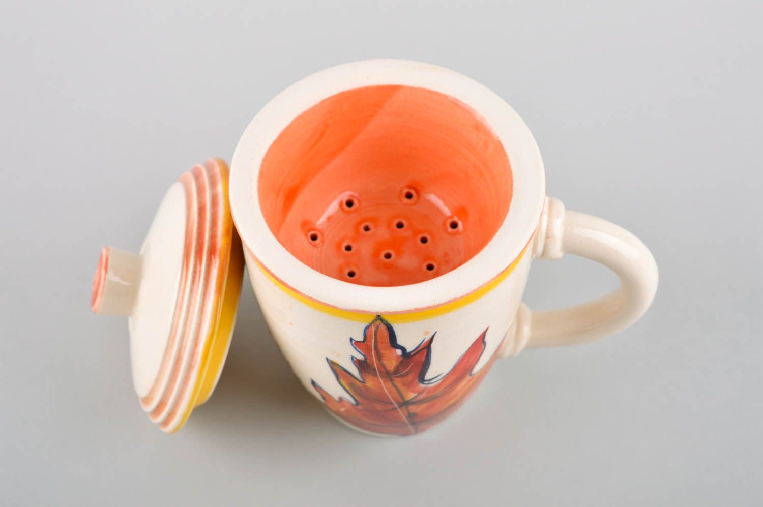 Ceramic cup with lid glazed drinking cup with handle and autumn and yellow maple leaf photo 3