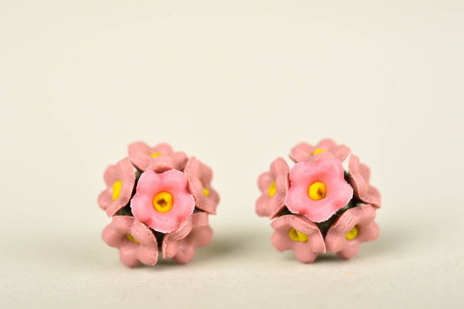 Boucles d'oreilles puces Bijou fait main avec fleurs roses Cadeau femme photo 3