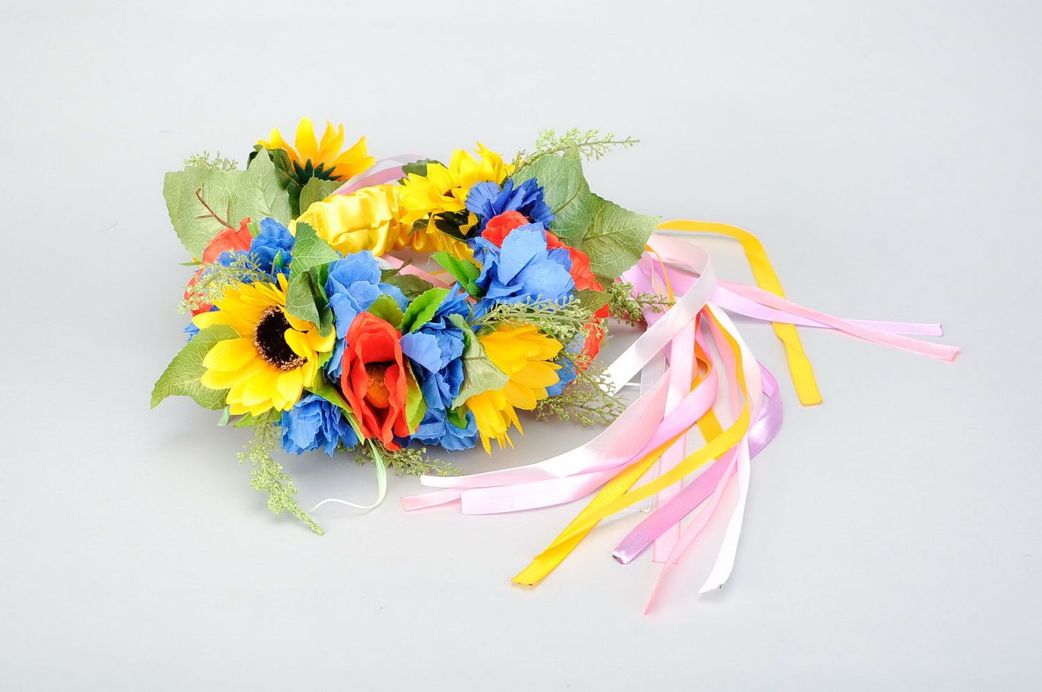 Ghirlanda con fiori diversi fatta a mano accessorio originale d'autore da donna
 foto 1