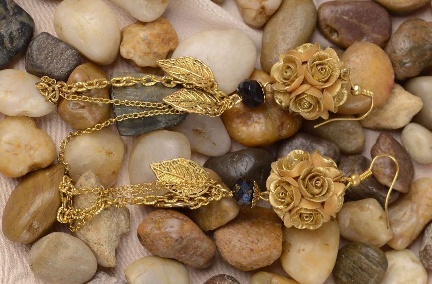 Handmade Blumen Ohrringe Polymer Schmuck Accessoire für Frauen beige Rosen foto 1