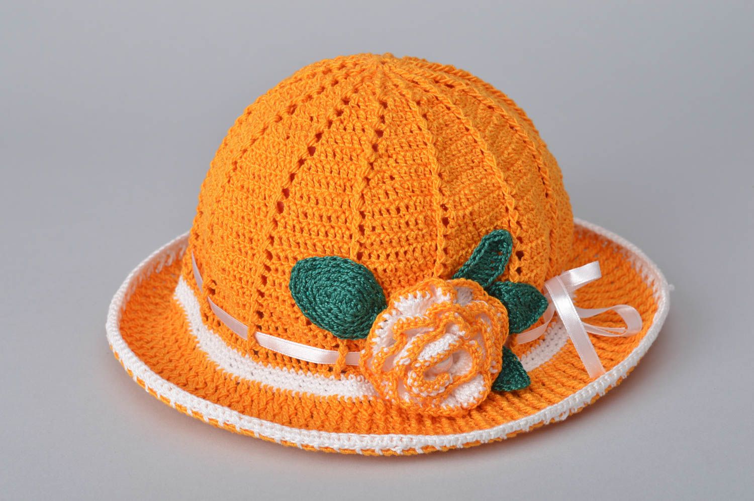 Bonnet tricot Chapeau au crochet fait main Vêtement enfant orange avec fleur photo 7