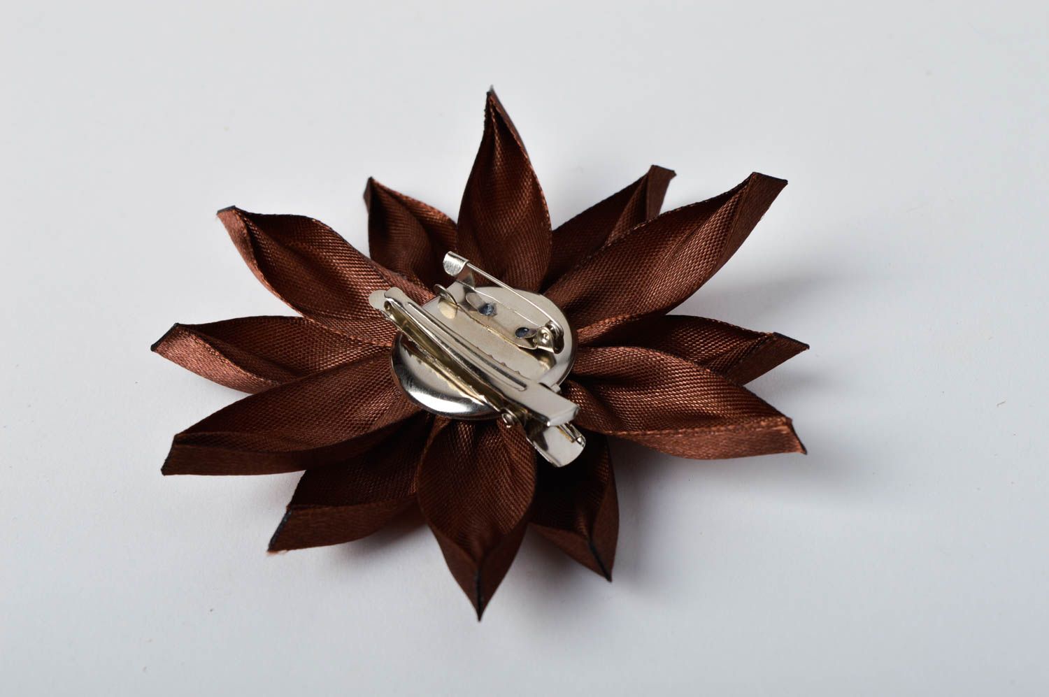 Haarspange Blume handmade in Braun Damen Modeschmuck zartes Accessoire für Haare foto 5