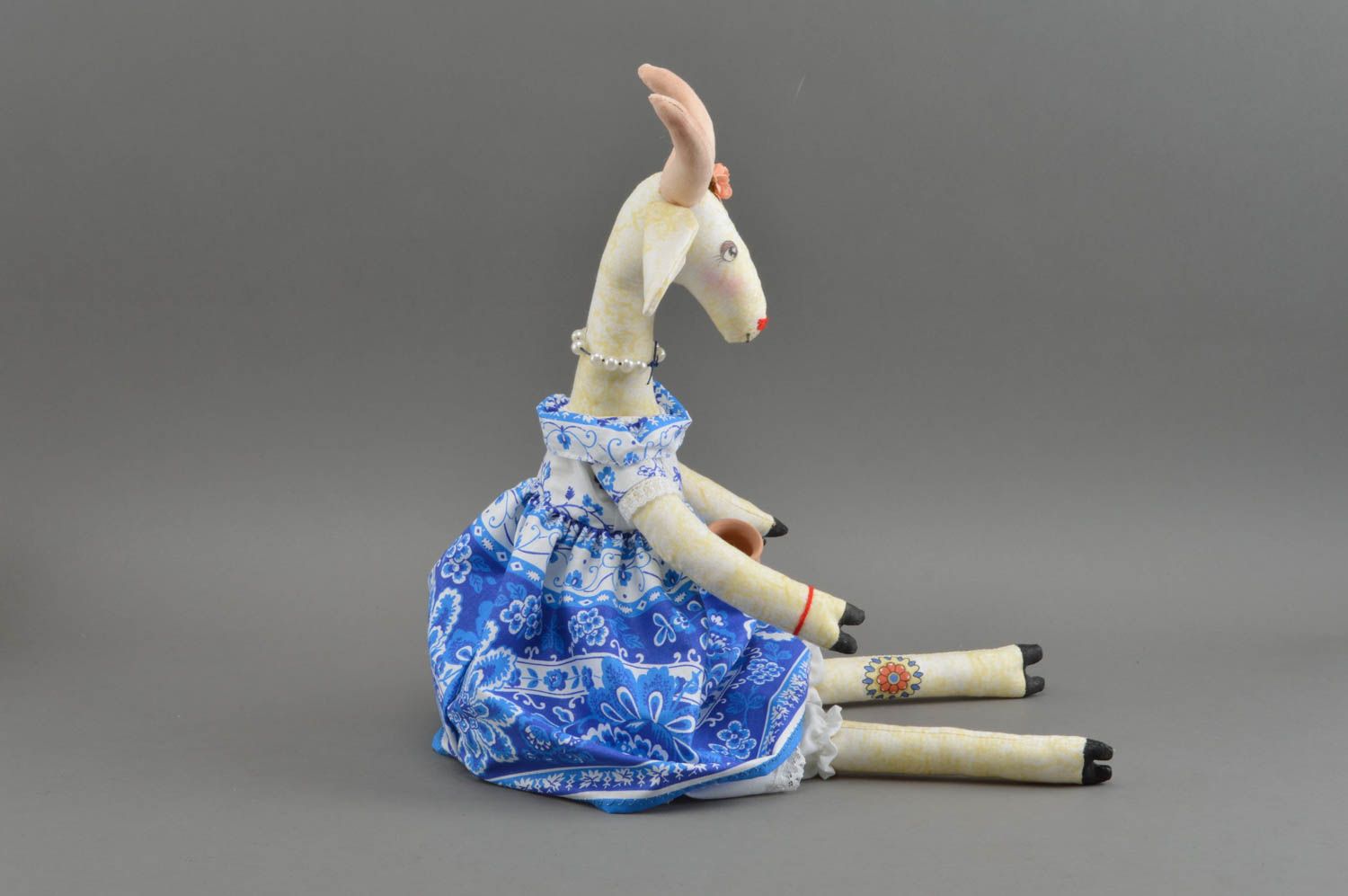 Красивая мягкая игрушка коза текстильная из ситца для детей и декора хенд мейд фото 3