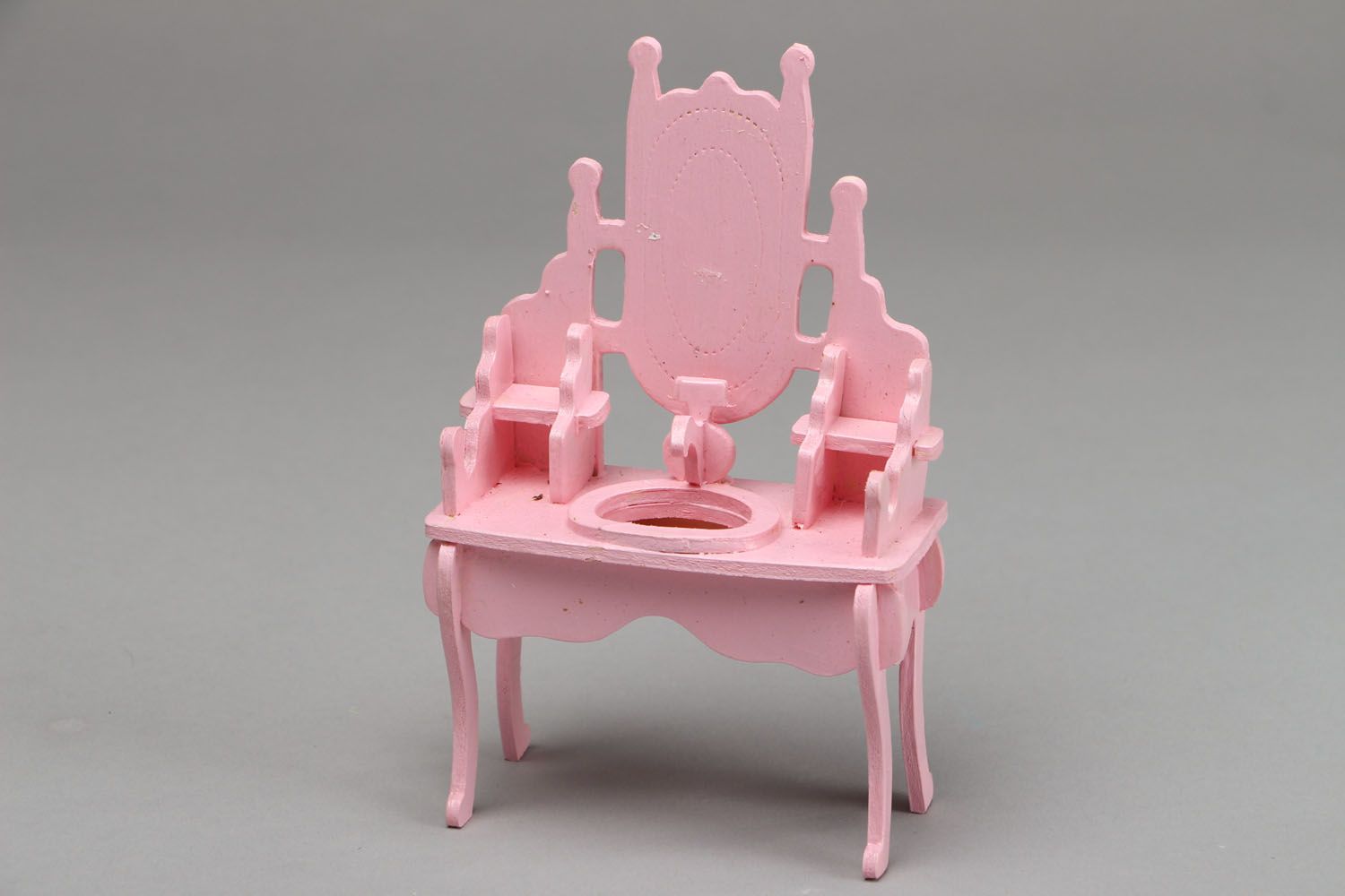 Table pour poupée en bois rose faite main photo 1