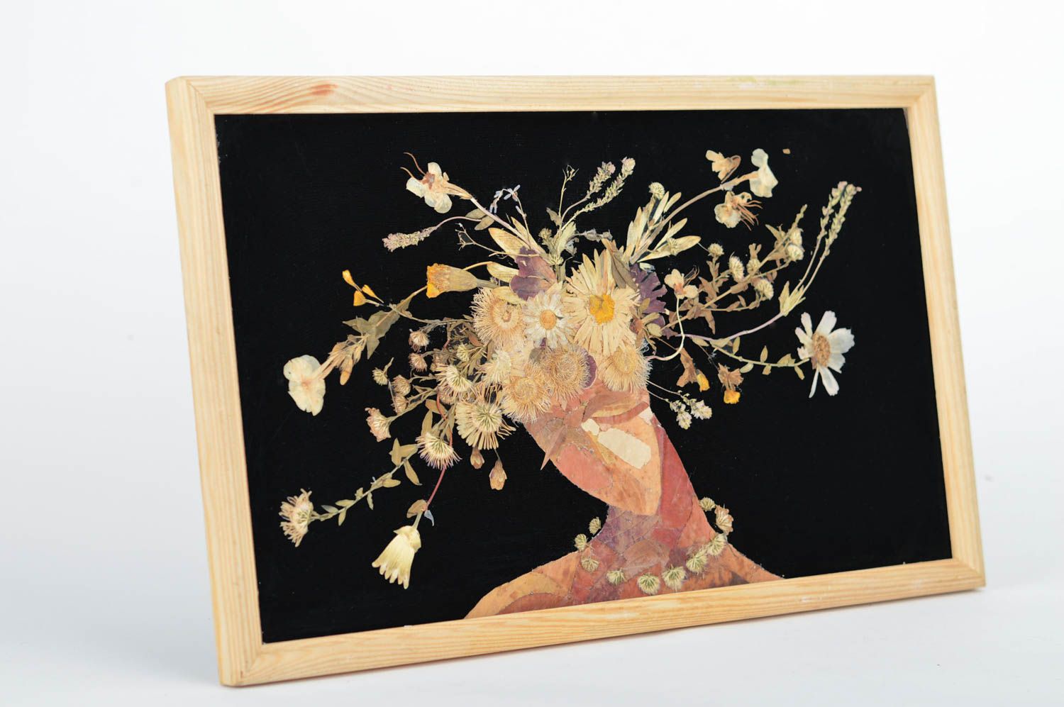 Tableau en fleurs séchées sur fond noir fait main dans cadre en bois Fille photo 5
