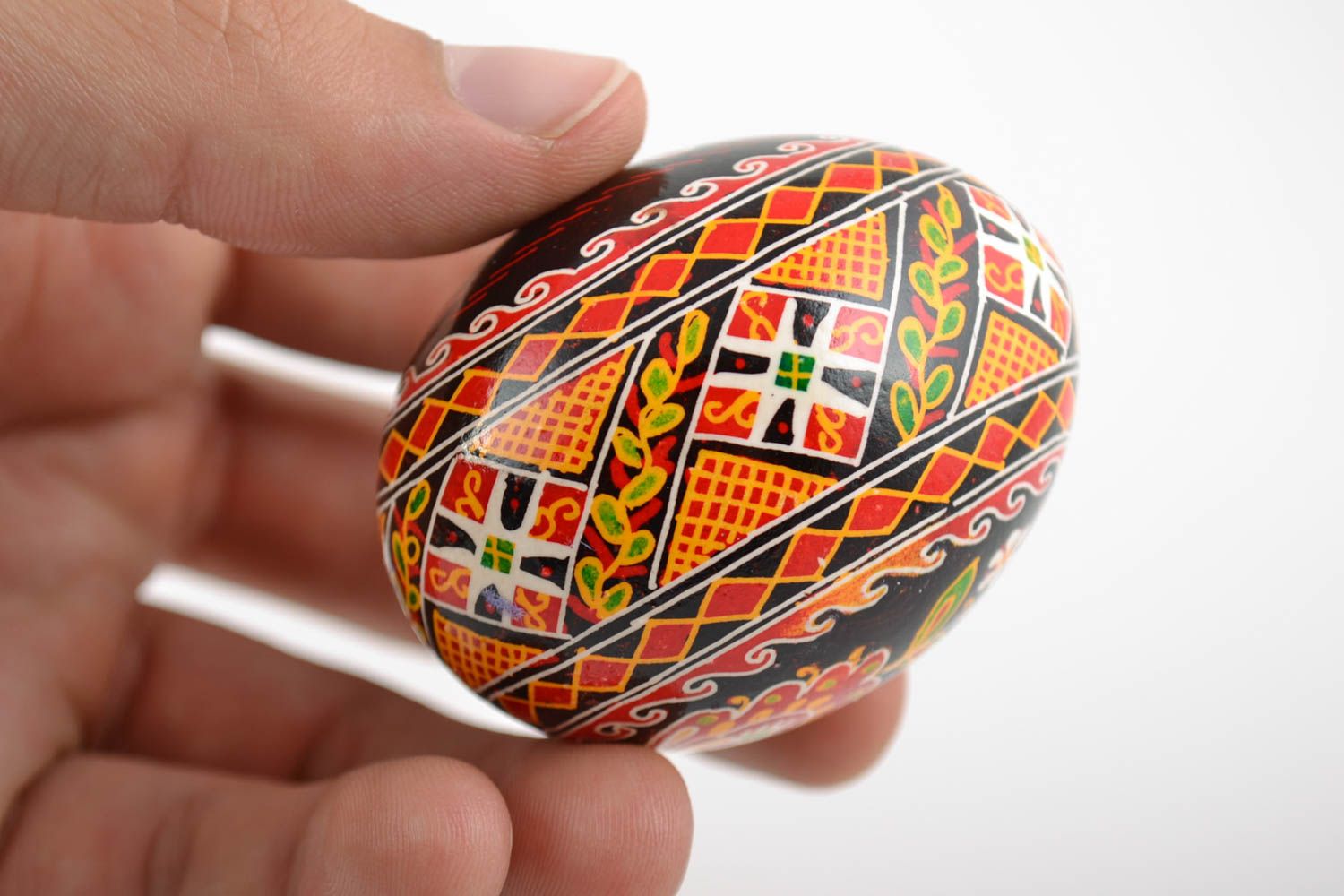 Huevo de Pascua pintado a mano con arcílicos artesanal con flor foto 2