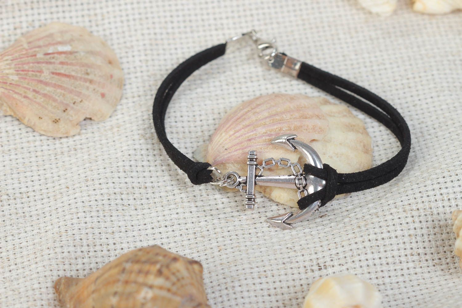 Bracelet en daim mince noir avec ancre fait main de style marin original photo 1