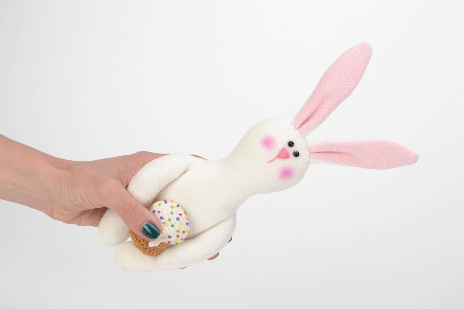 Текстильный заяц с куличом игрушка ручной работы белая на Пасху красивая фото 2