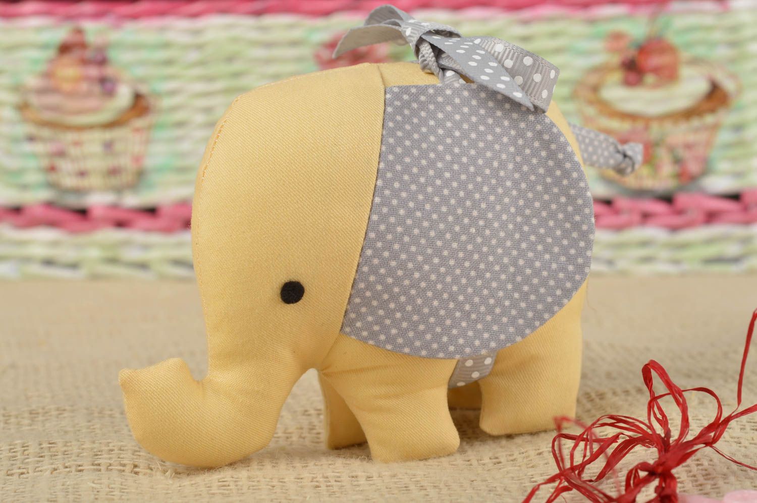 Elefantino fatto a mano pupazzo di peluche giocattolo simpatico da bambini
 foto 1