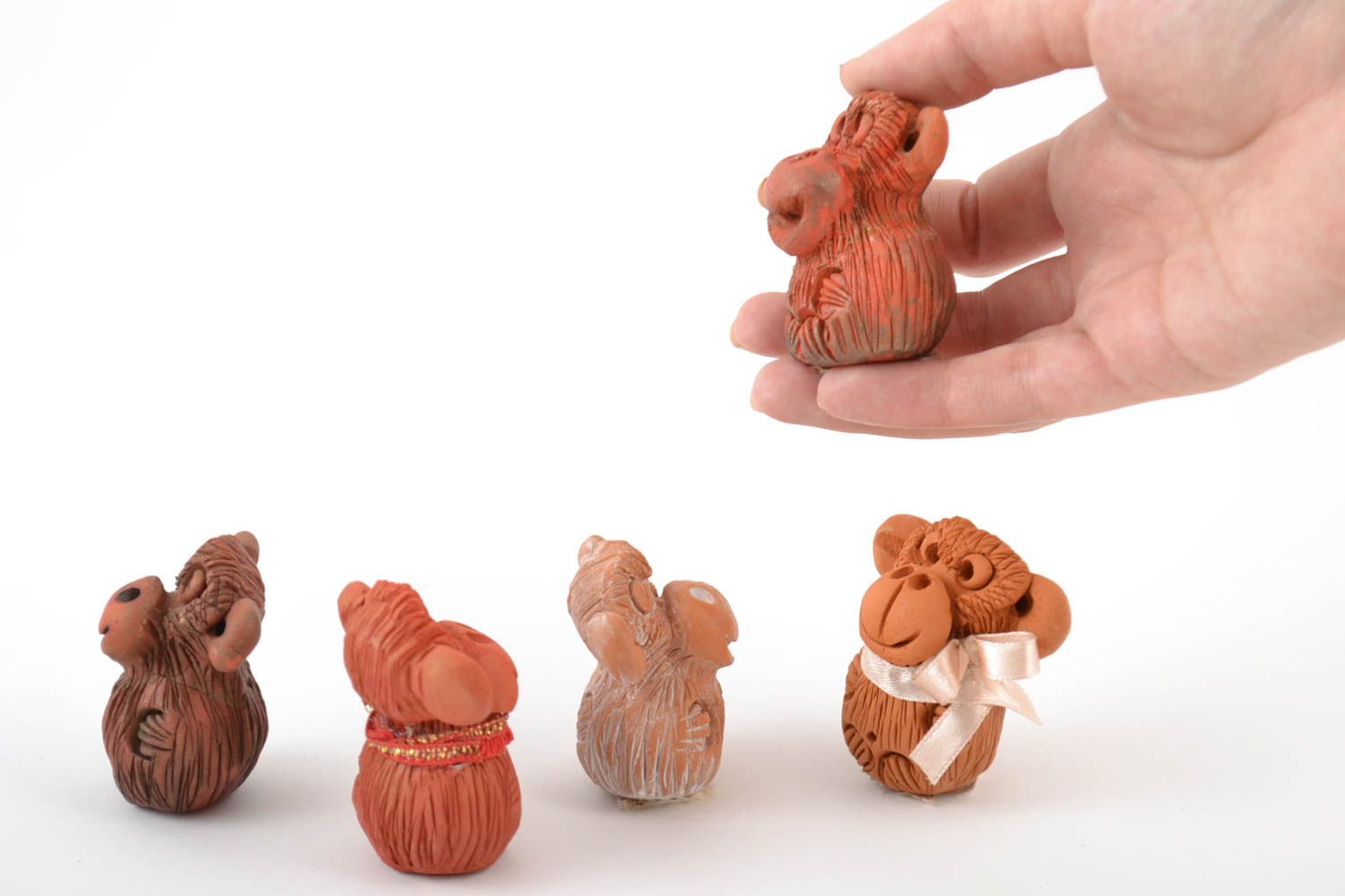 Figurines en céramique 5 pièces faites main en forme de singes marron petites photo 2