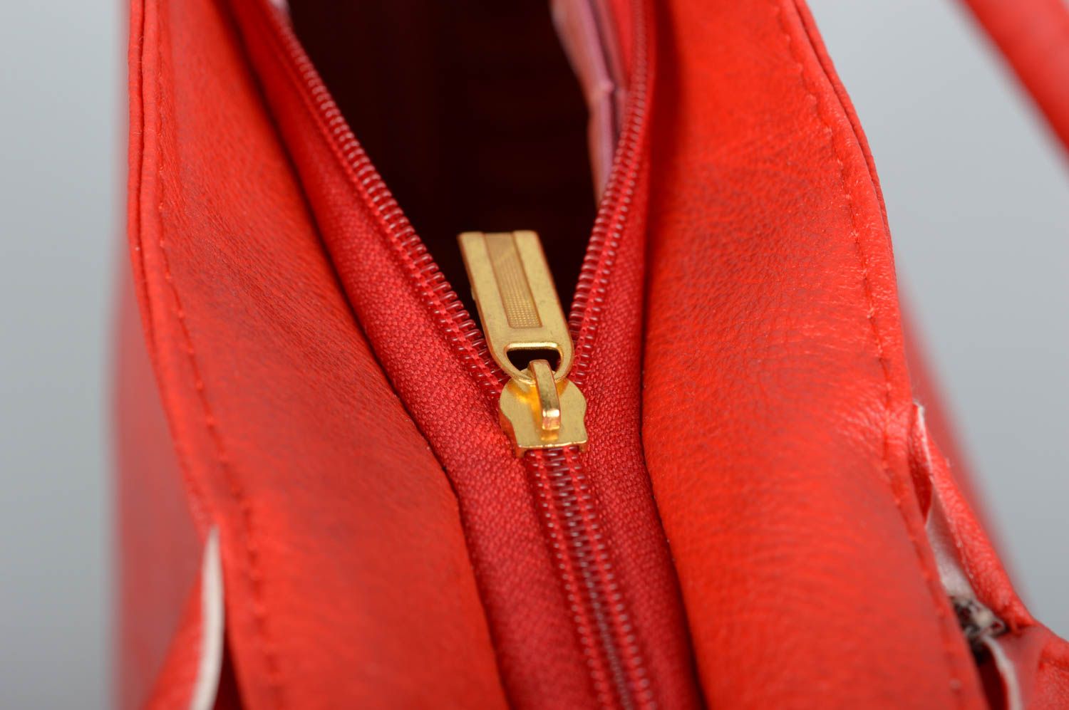 Сумка ручной работы сумка на плечо сумка из кожзама красная большая красивая фото 1