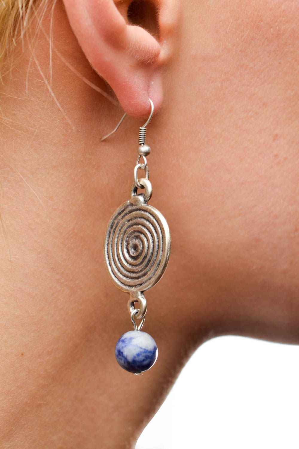 Boucles d'oreilles métal Bijou fait main avec perles bleues Cadeau pour femme photo 2