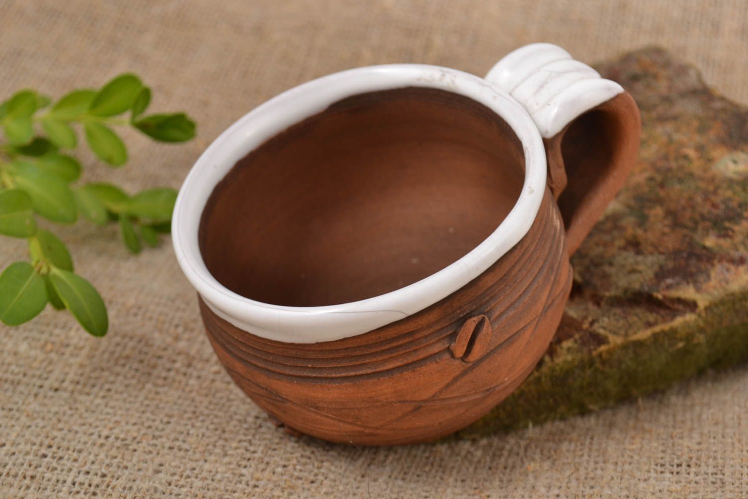 Clay coffee cup with white glaze, handle and coffee beans' pattern photo 1