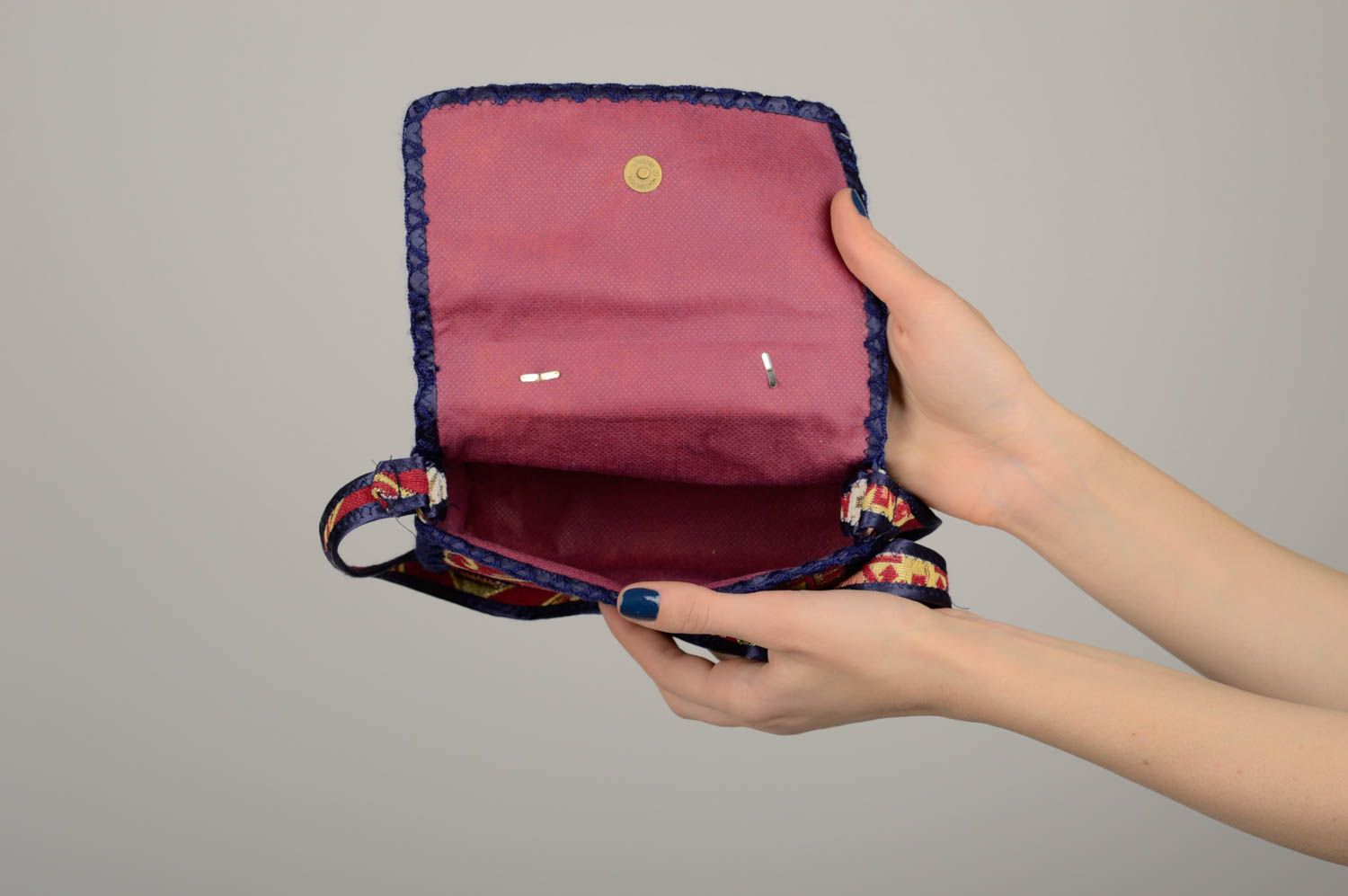 Bunte Handtasche handgeschaffen Tasche aus Stoff effektvolle Damen Umhängetasche foto 4