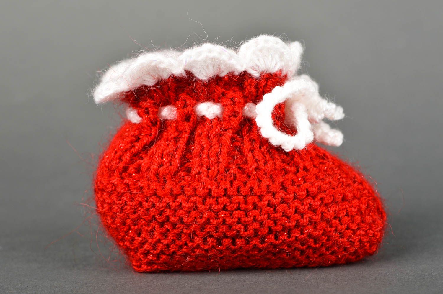 Вязаные пинетки красные ручной работы пинетки для новорожденных пинетки крючком  фото 3