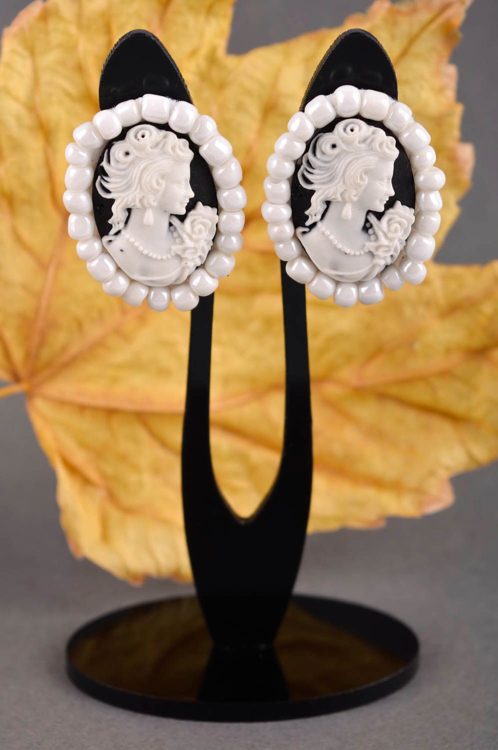 Boucles d'oreilles clip Bijou fait main romantiques design Accessoire femme photo 1