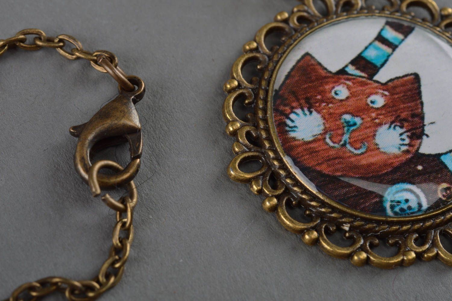 Unusual stylish handmade designer decoupage round pendant coated with epoxy photo 3