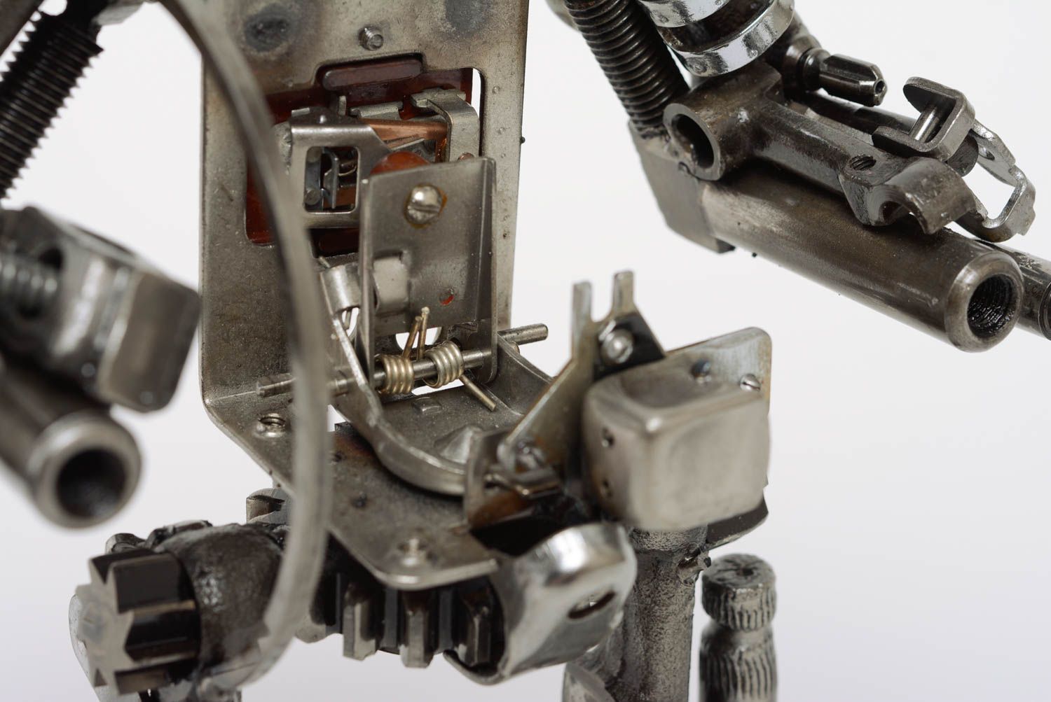 Support pour smartphone Robot en métal techno-art original pratique fait main photo 4