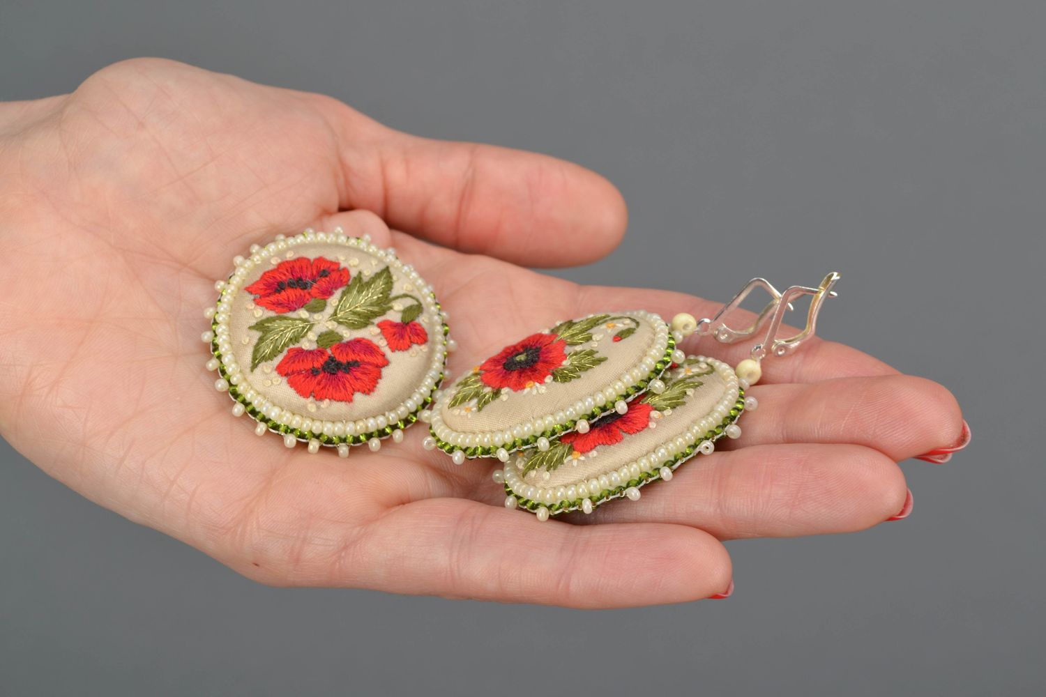 Set of embroidered brooch and earrings photo 2