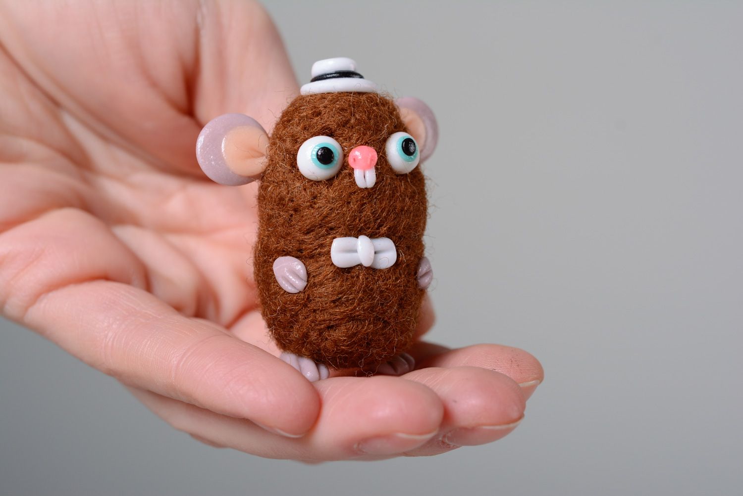 Handmade miniatur Kuscheltier Maus aus Wolle in Trockenfilzen Technik foto 5
