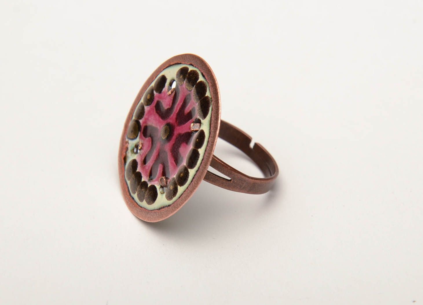 Ring aus Kupfer mit Emaillen foto 3