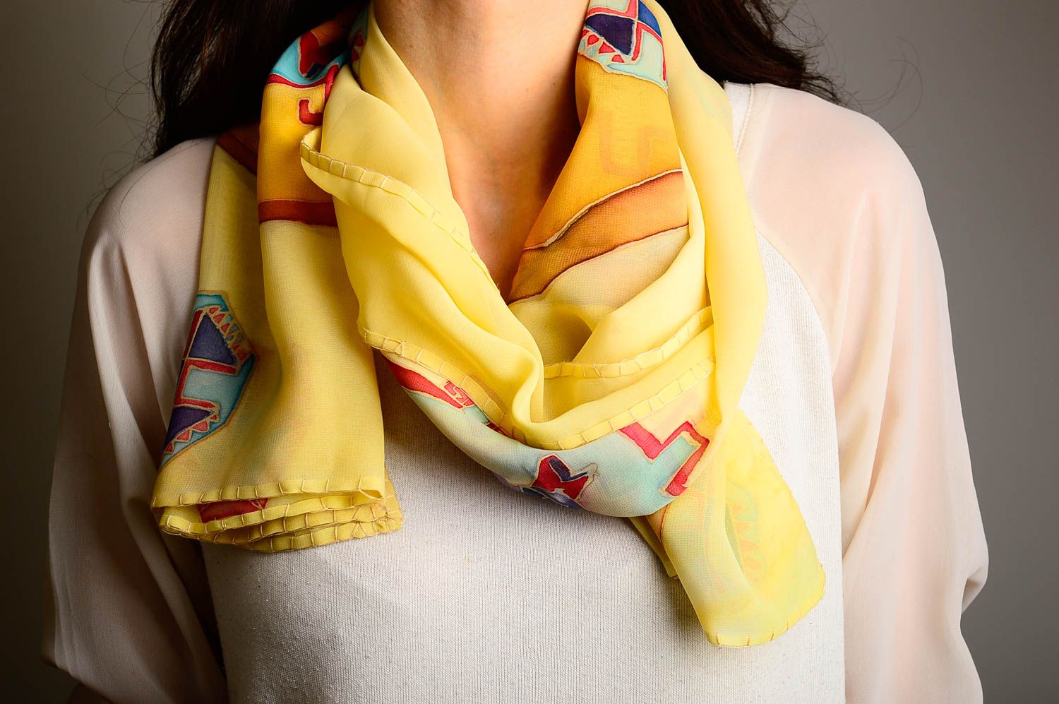 Pañuelo de moda de color amarillo accesorio para mujer artesanal moda mujer foto 1