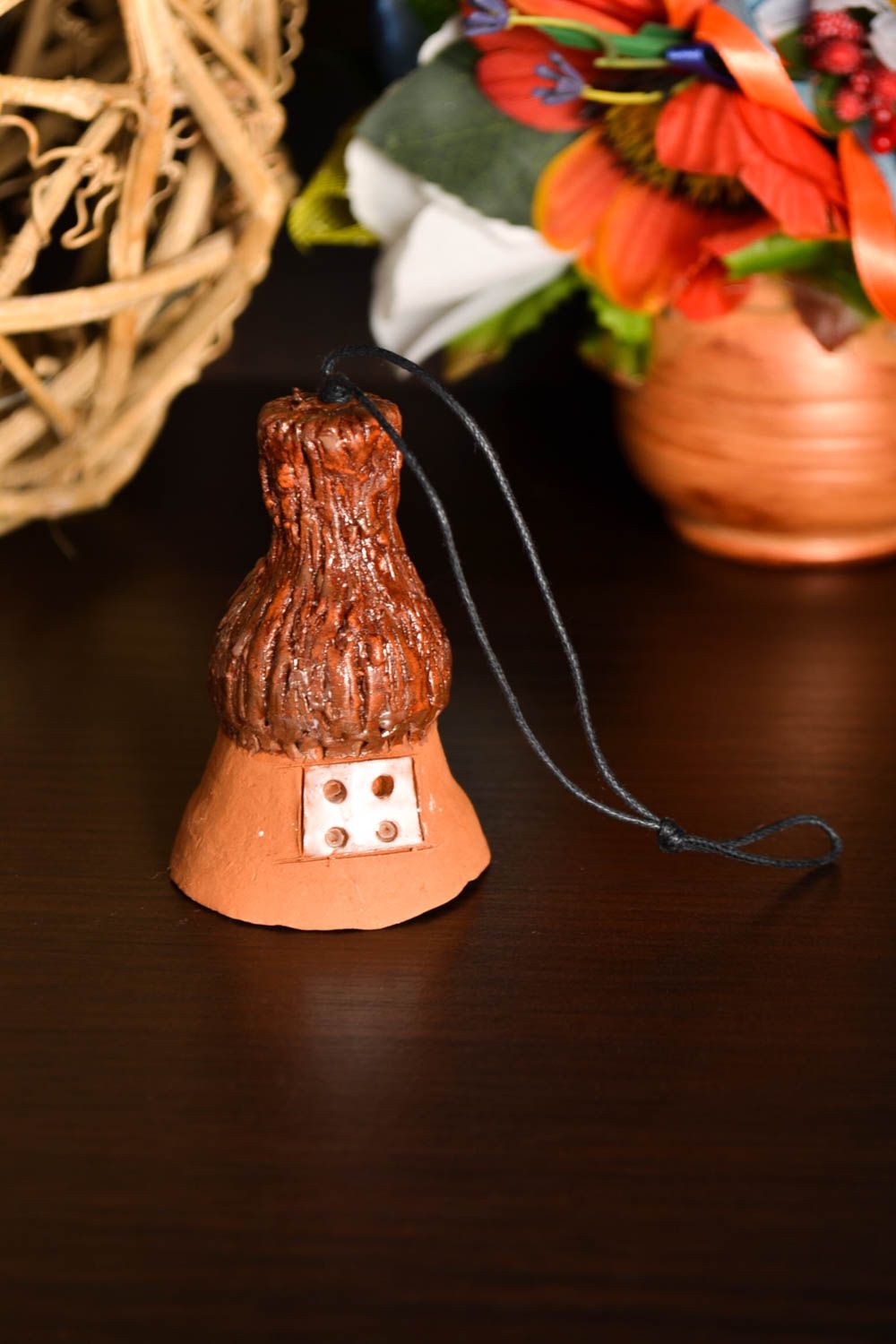 Колокольчик из глины фигурка ручной работы авторская керамика коричневый домик фото 1