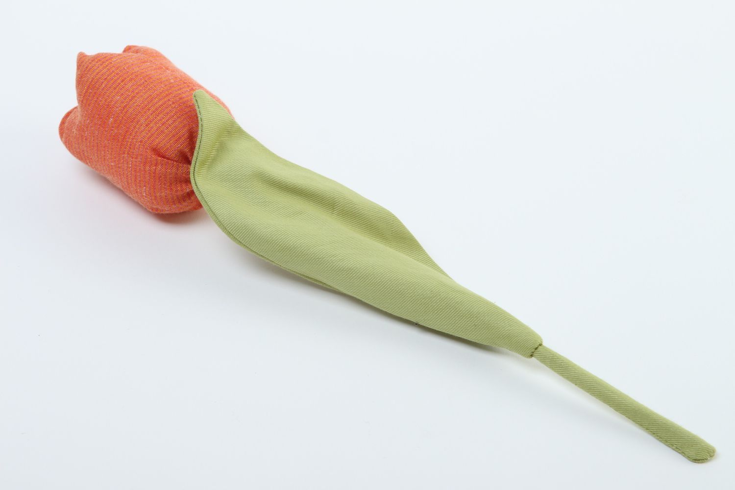 Flor de tela roja bonita hecha a mano tulipán artificial elemento decorativo foto 1